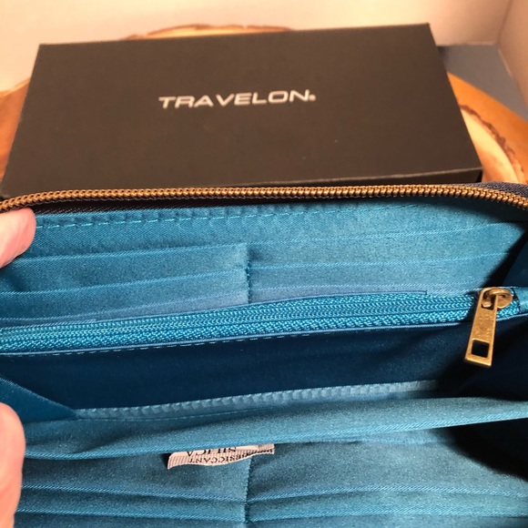 NWT Navy Floral TRAVELON RIFD Protected Wristlet - Picture 8 of 8